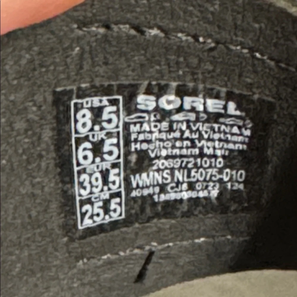 Sorel Black and White Patterned Sandals - Picture 8 of 9